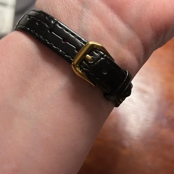 Gucci 3000L Vintage Swiss Made Watch Gold Plated& Black Leather 26mmWomen’s - Picture 9 of 10